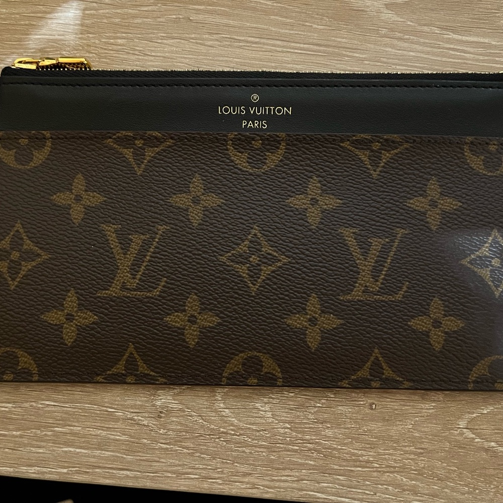 Louis Vuitton Slim Purse M80348 EUC